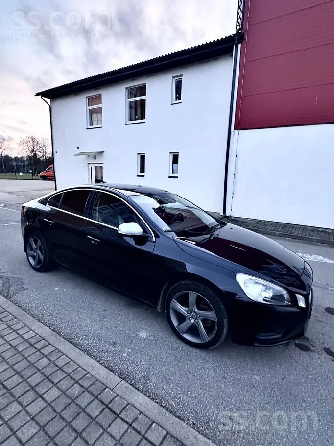 Volvo S60 2011 photo 2