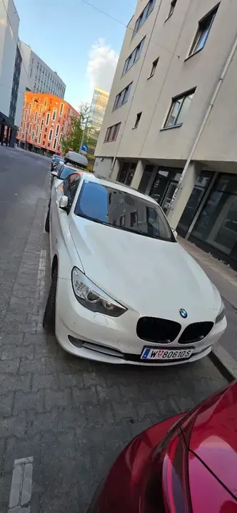 BMW 5 Series 2010 photo 2