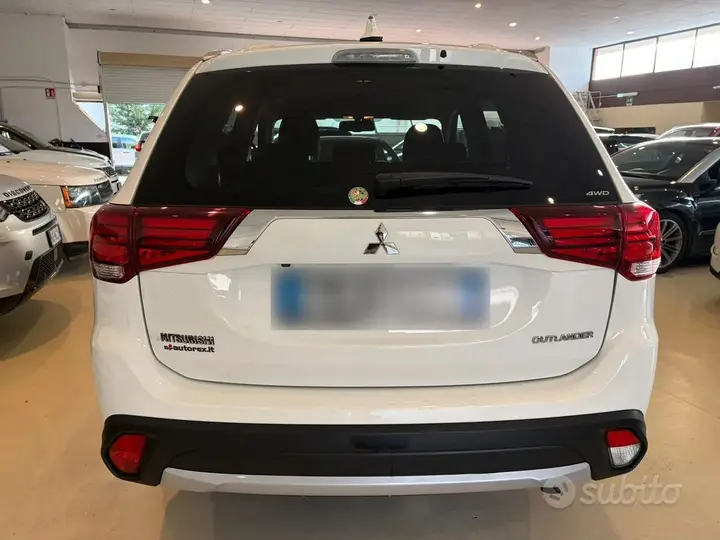 Mitsubishi Outlander 2017 photo 3