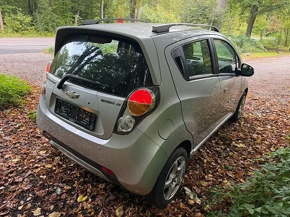 Chevrolet Spark 2011 photo 4