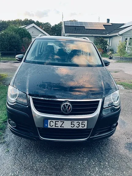 Volkswagen Touran Cross 2010 photo 3
