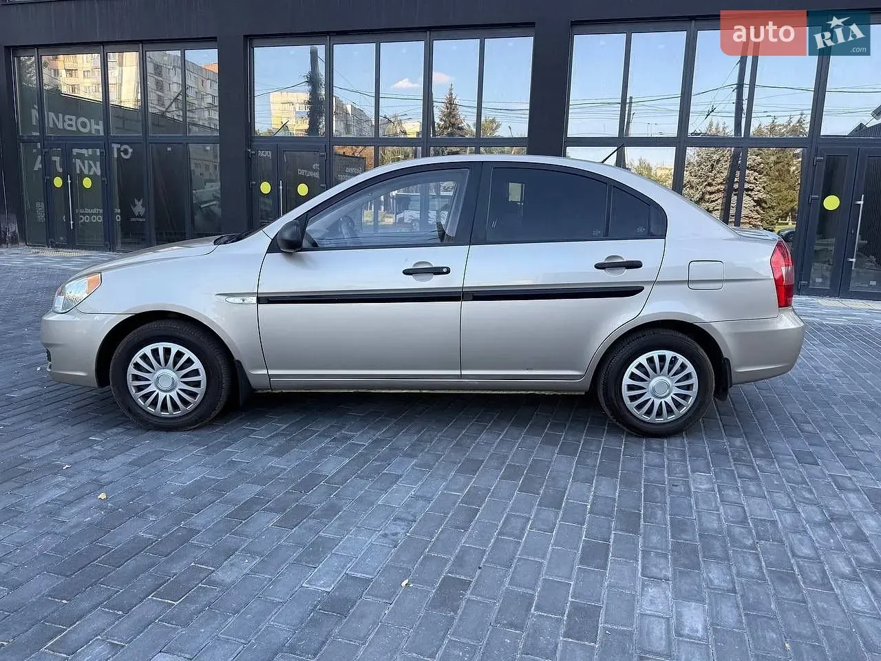 Hyundai Accent 2010 photo 5
