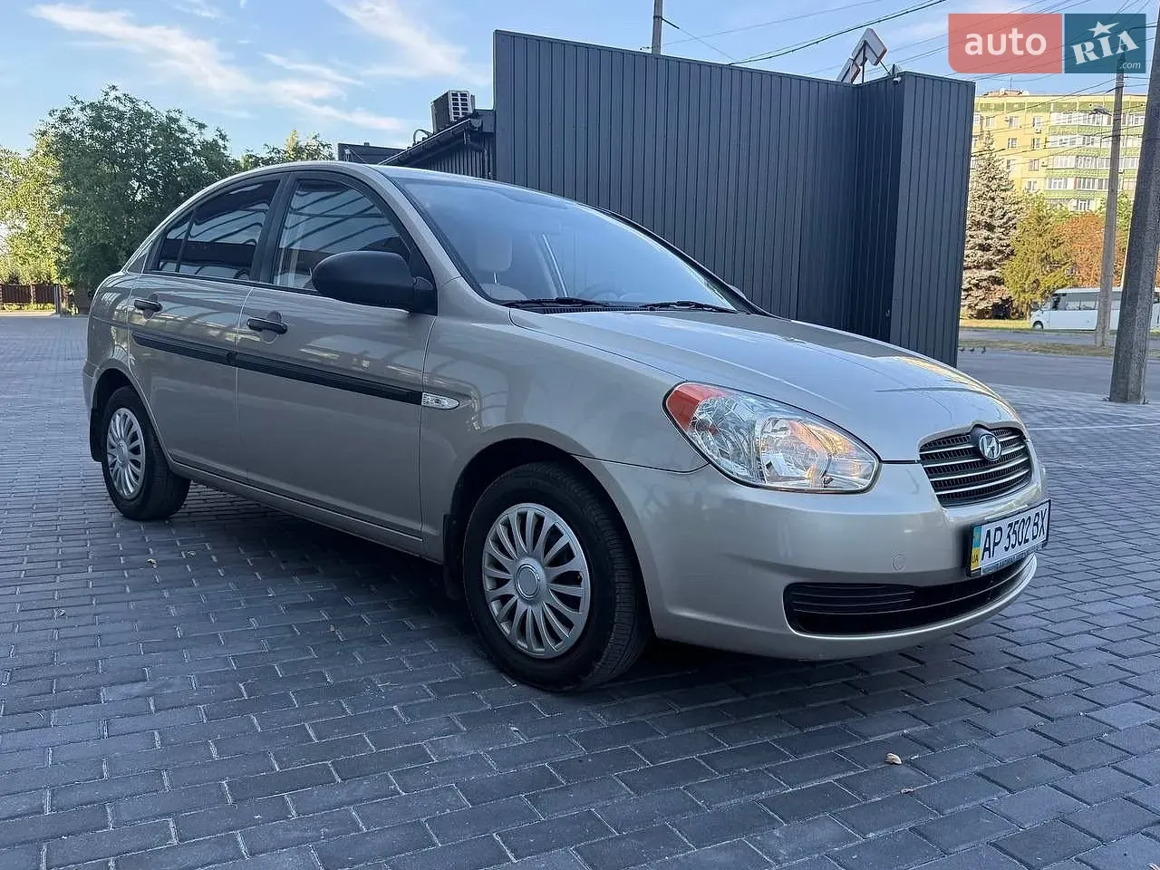 Hyundai Accent 2010 photo 3