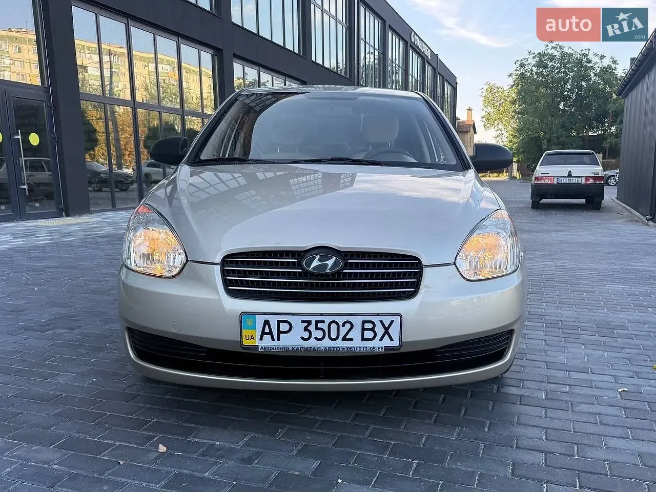 Hyundai Accent 2010 photo 2