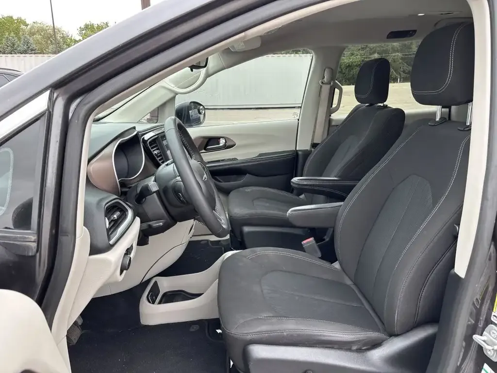 Chrysler Grand Caravan 2022 photo 3