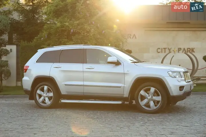 Jeep Grand Cherokee 2011 photo 2