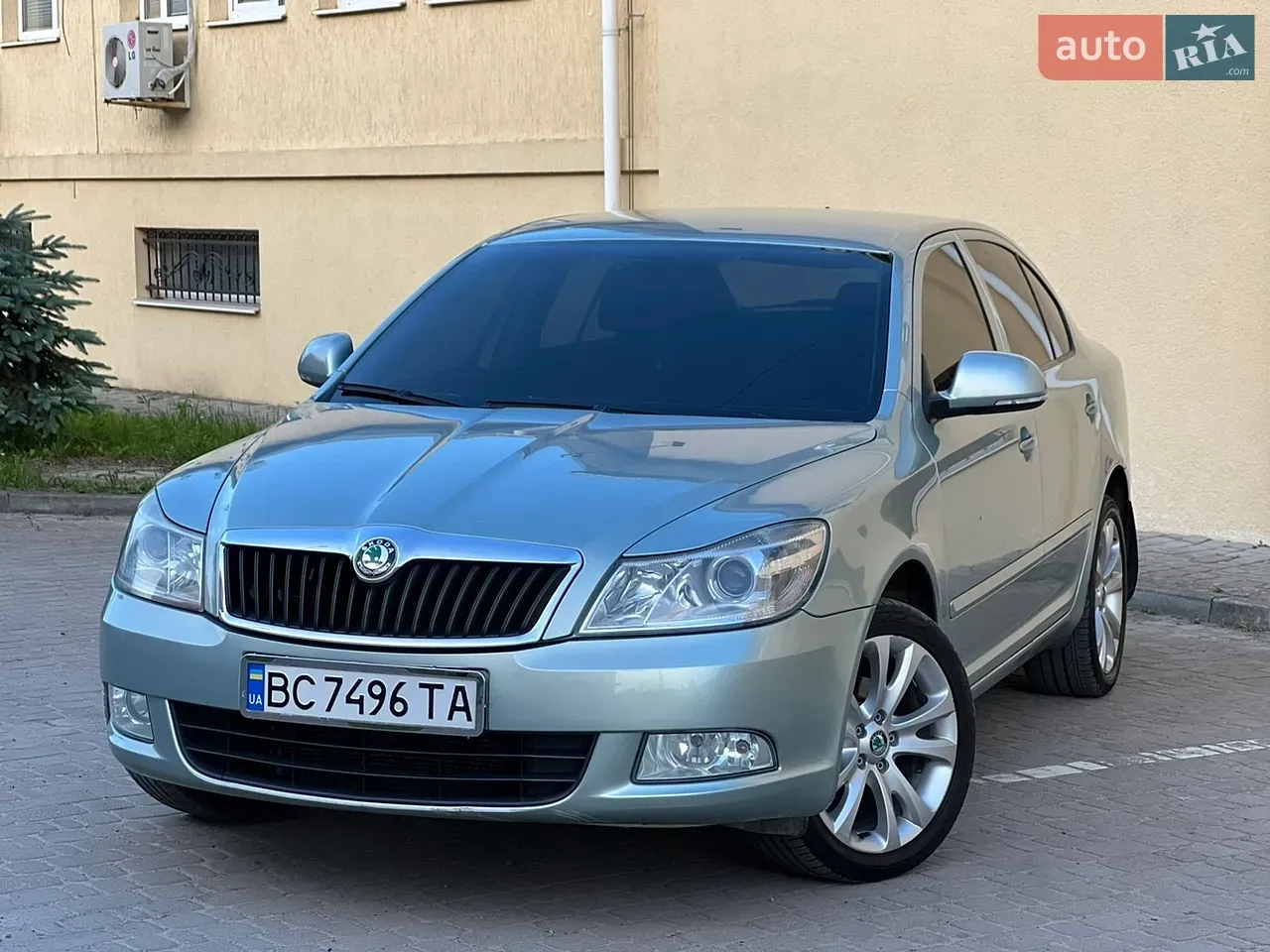 Skoda Octavia 2012 photo 2