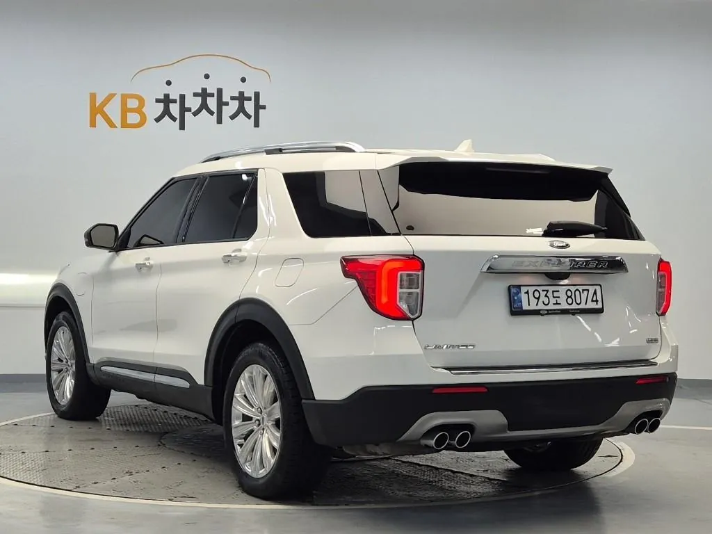 Ford Explorer 2021 photo 2