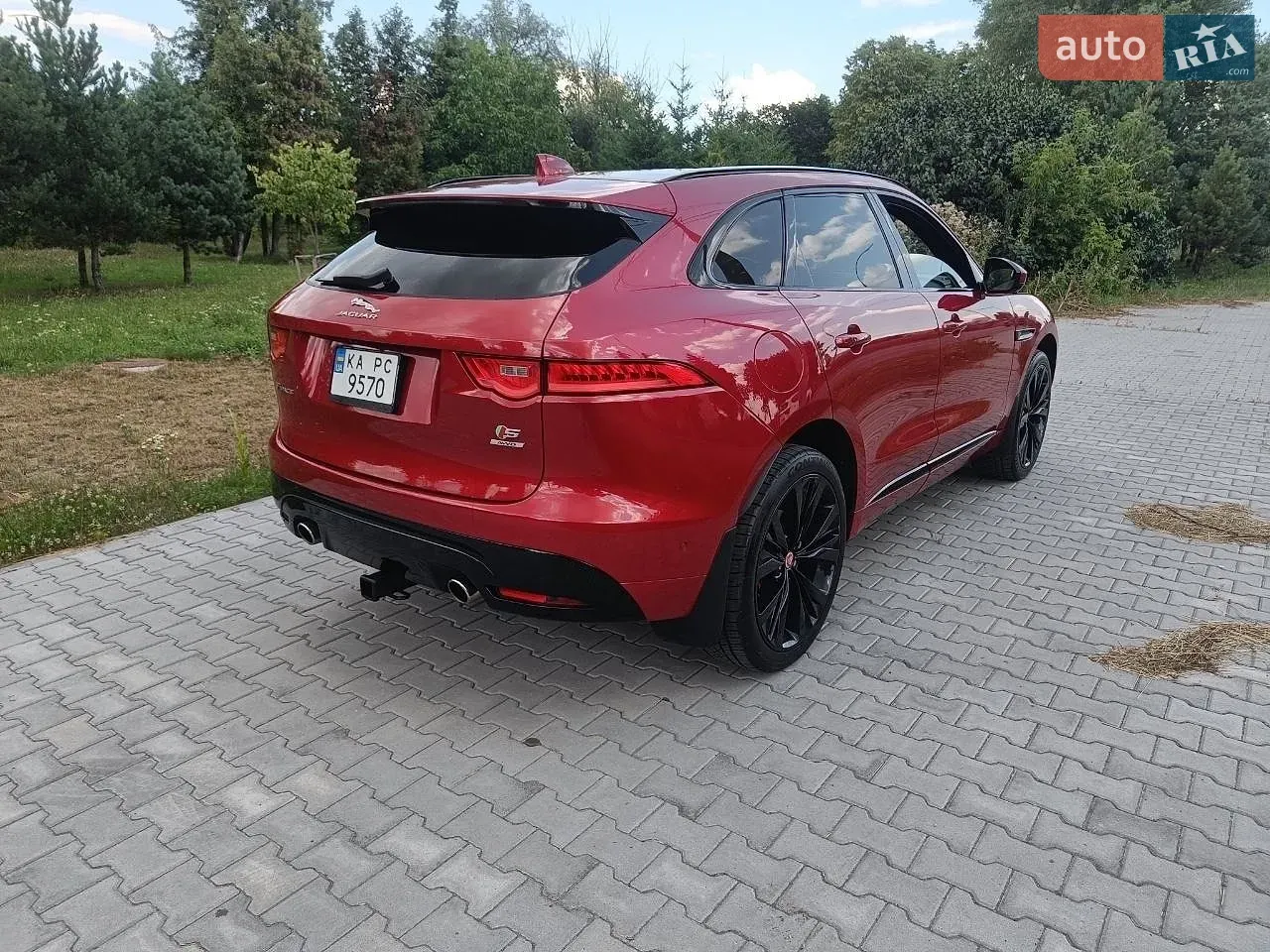 Jaguar F-Pace 2018 photo 2