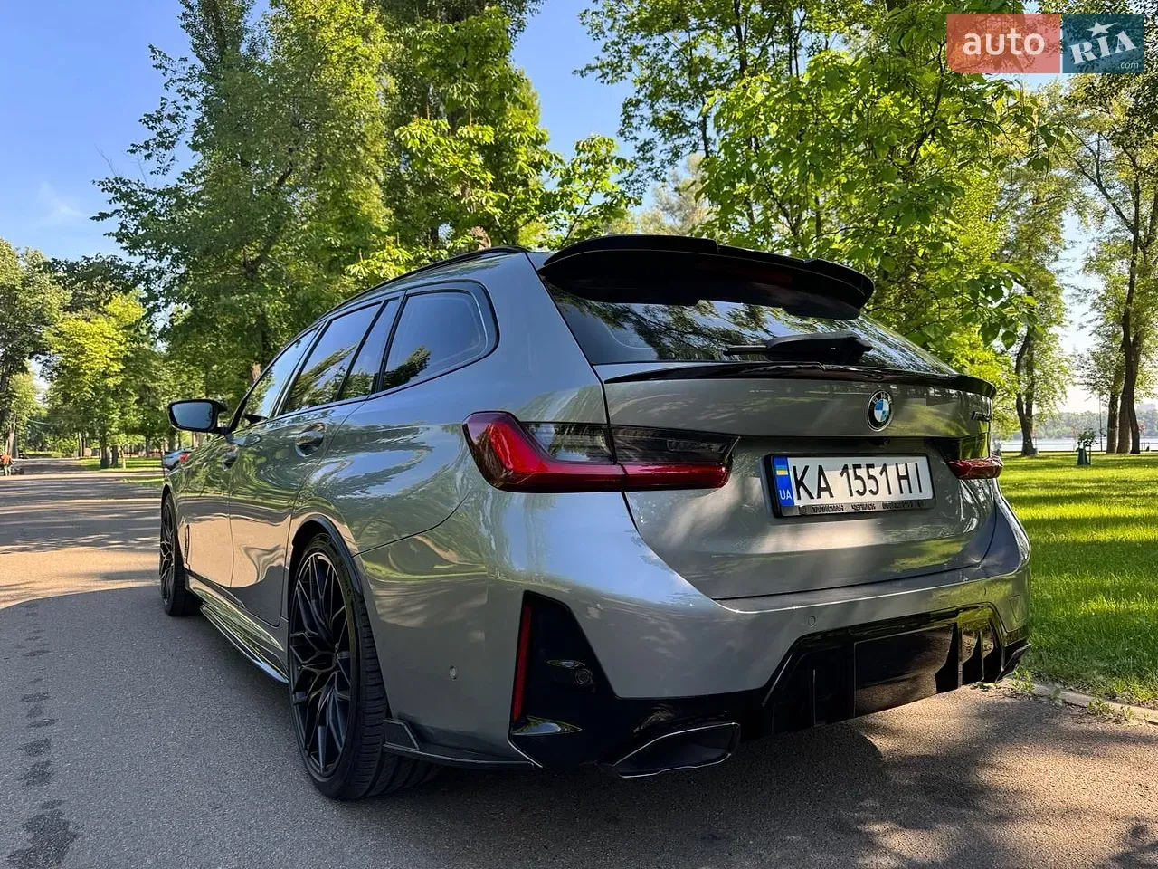 BMW 3 Series 2024 photo 2