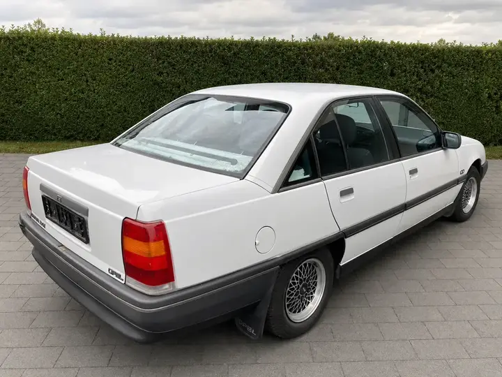Opel Omega 1989 photo 3
