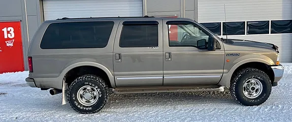Ford Excursion 2002 photo 2