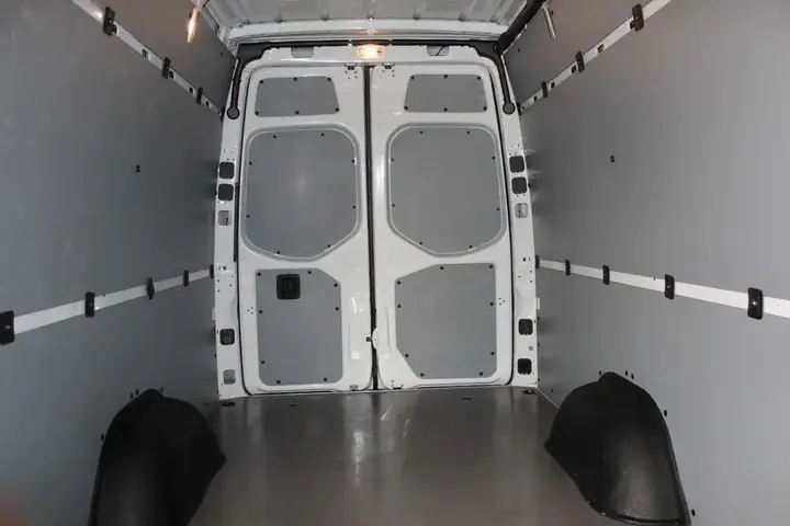 Mercedes-Benz Sprinter 2025 photo 2