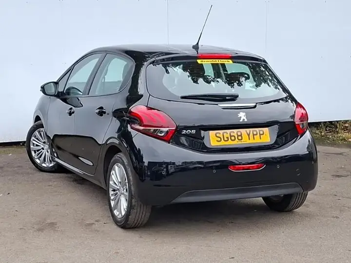 Peugeot 208 2018 photo 2