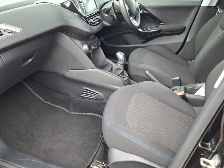 Peugeot 208 2018 photo 5