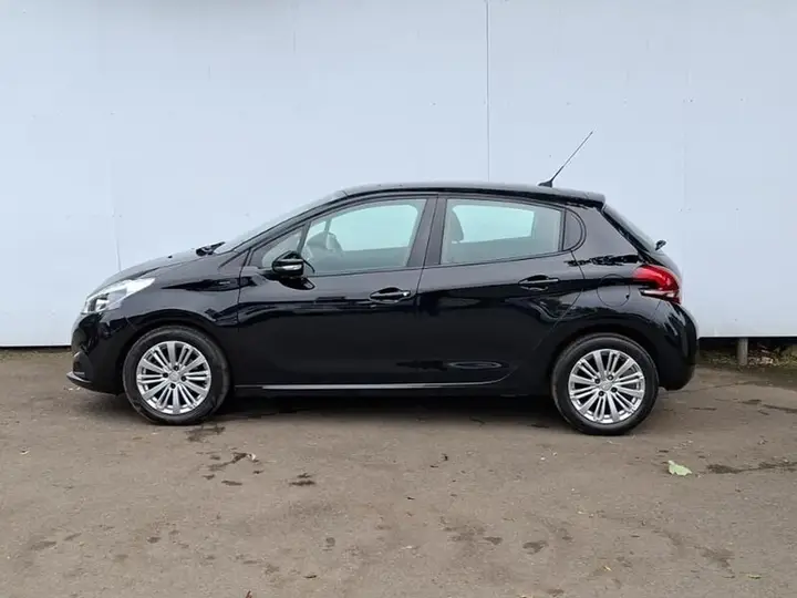 Peugeot 208 2018 photo 4