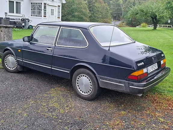 Saab 900