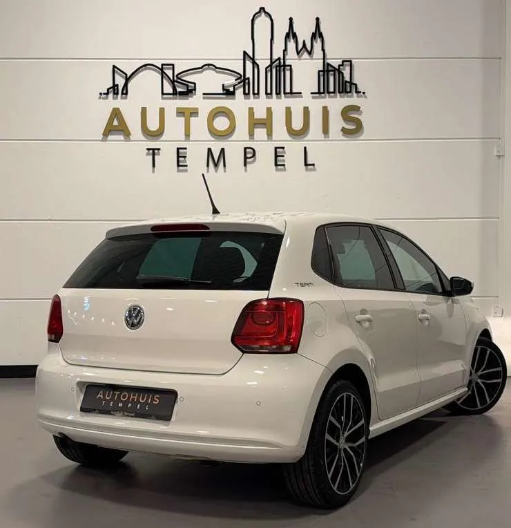 Volkswagen Polo 2010 photo 2