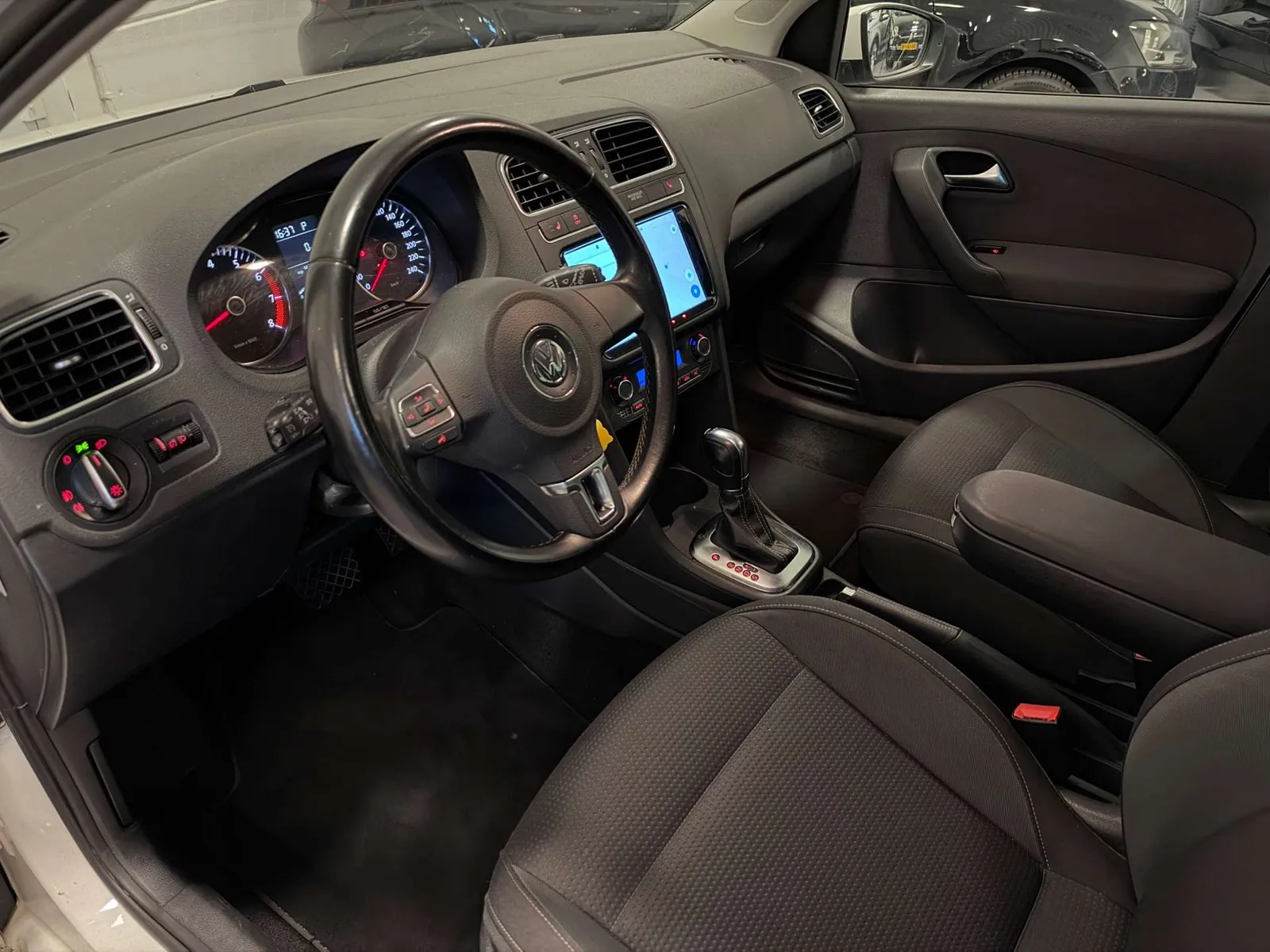 Volkswagen Polo 2010 photo 3
