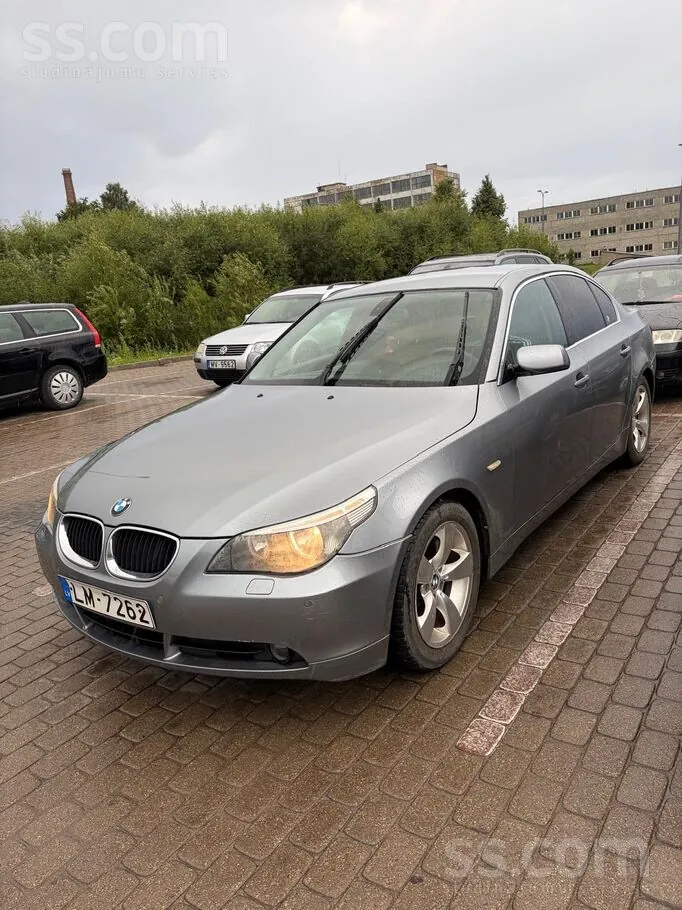 BMW 5 2003 photo 2