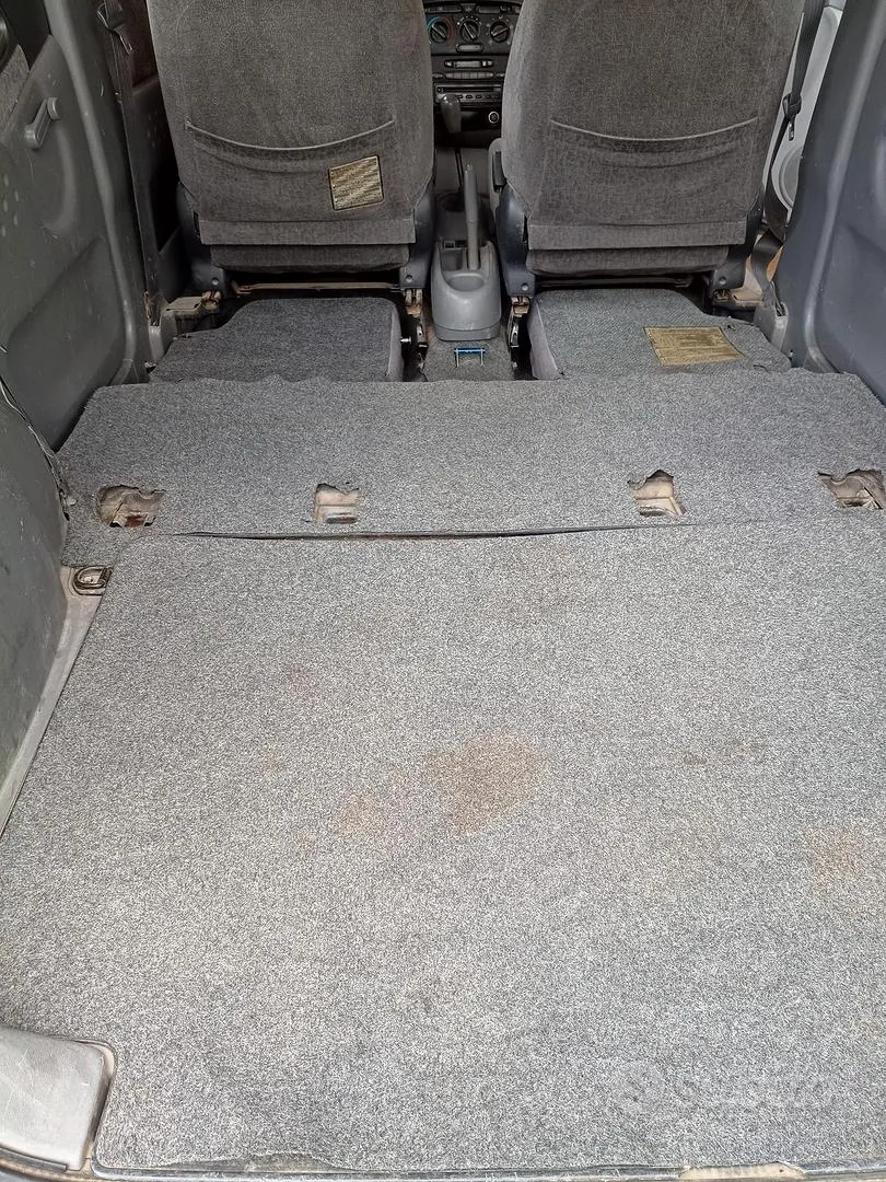 Toyota Yaris 2000 photo 5