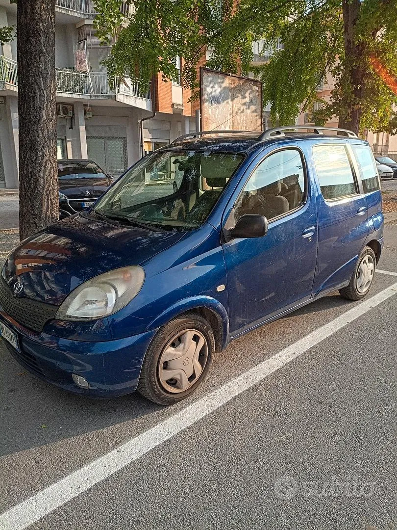 Toyota Yaris 2000 photo 3