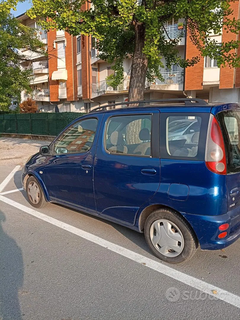 Toyota Yaris 2000 photo 4