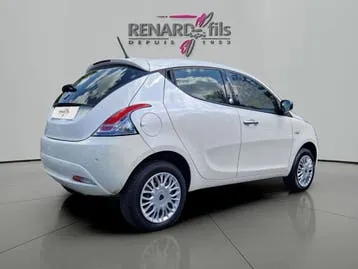 Lancia Ypsilon 2017 photo 2