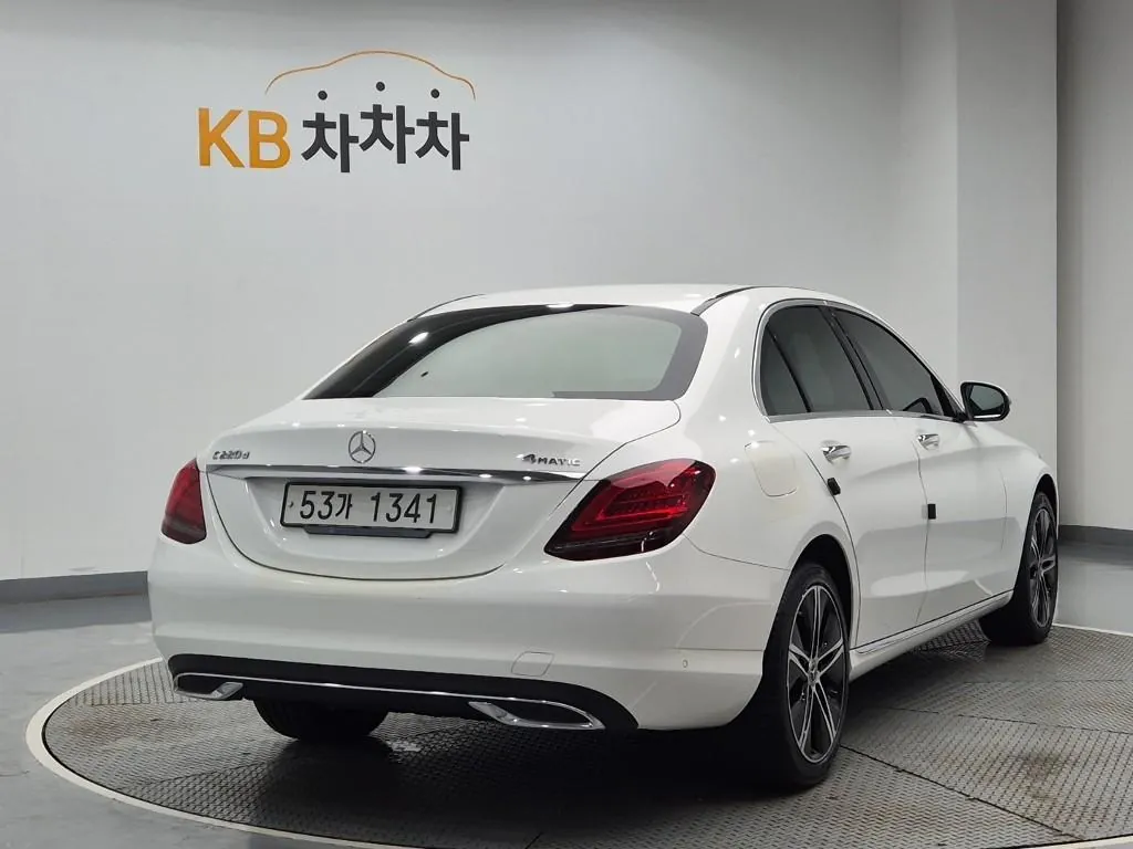 Mercedes-Benz C-Class 2019 photo 3