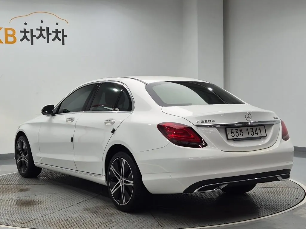 Mercedes-Benz C-Class 2019 photo 2