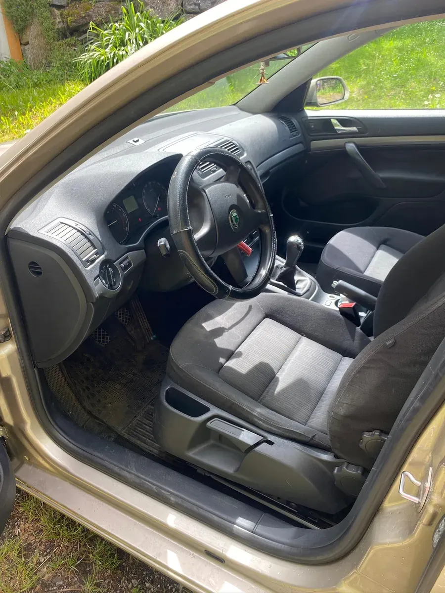 Skoda Octavia 2005 photo 2