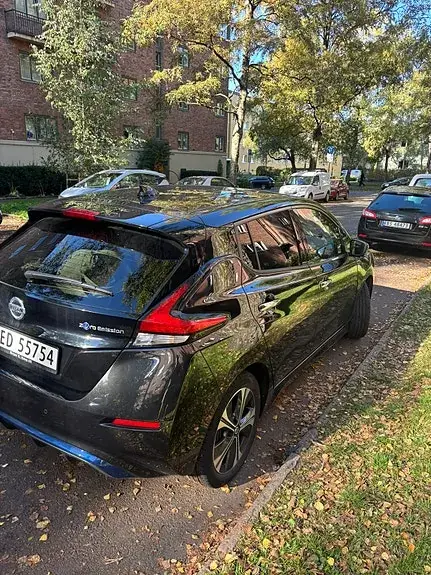 Nissan Leaf 2021 photo 2