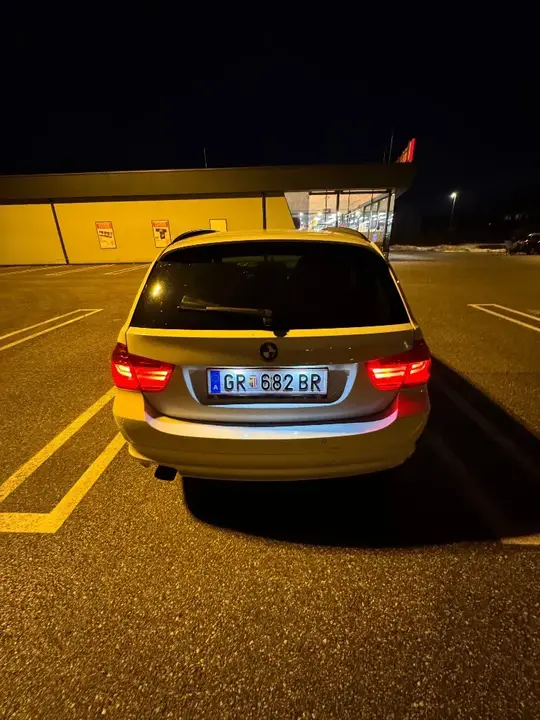 BMW 3 Series 2010 photo 2