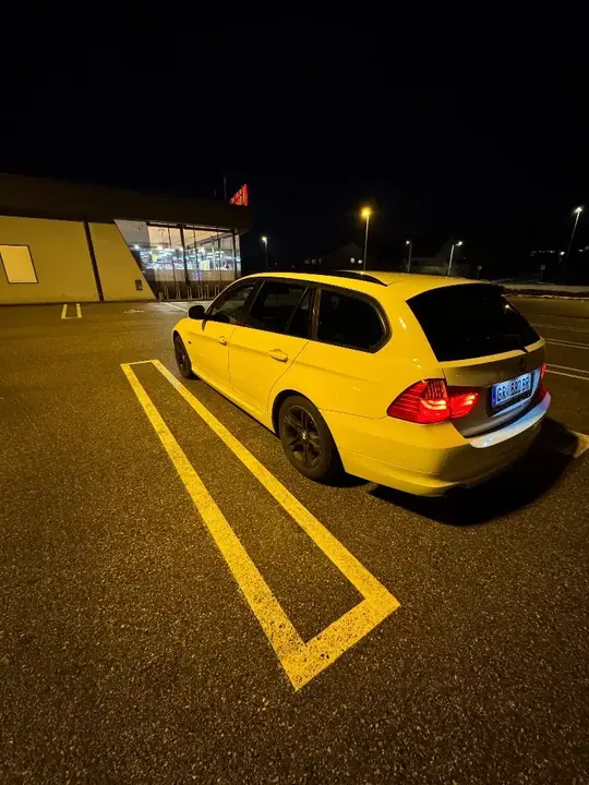 BMW 3 Series 2010 photo 3