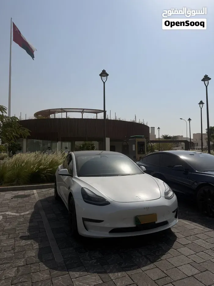 Tesla Model 3 2023 photo 3