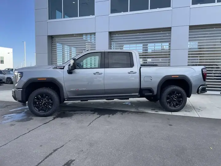 GMC Sierra 3500Hd 2026 photo 5