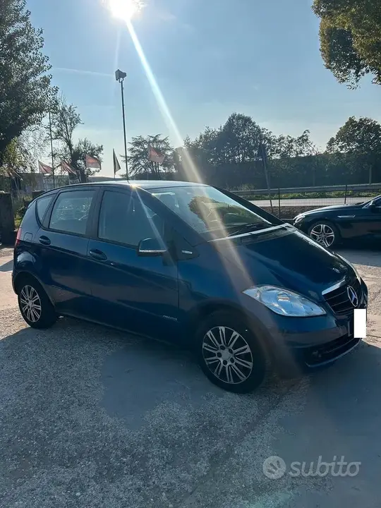 Mercedes-Benz A 160 2011 photo 2