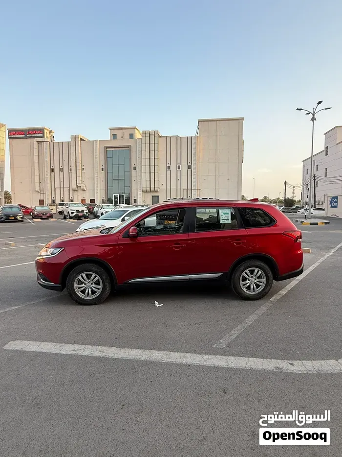 Mitsubishi Outlander 2023 photo 2