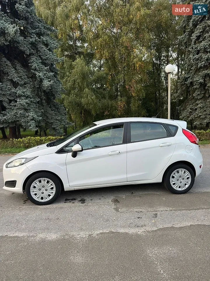 Ford Fiesta 2016 photo 2