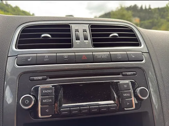 Volkswagen Polo 2012 photo 2