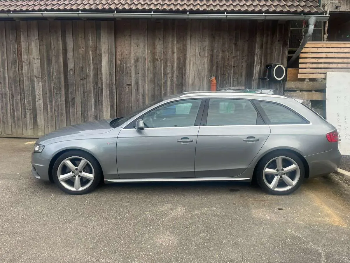 Audi A4 2010 photo 2