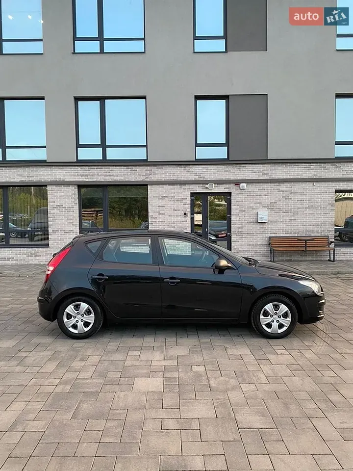 Hyundai I30 2010 photo 2