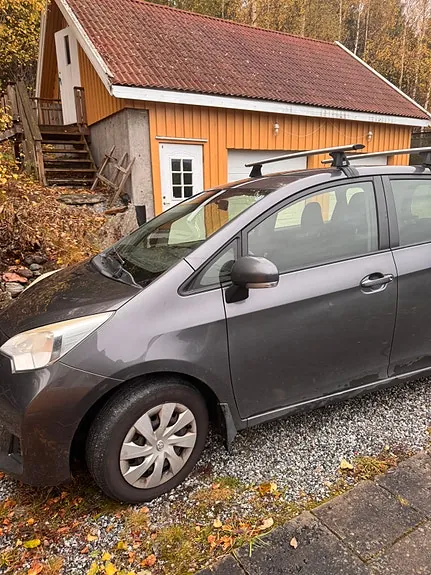 Toyota Verso-S 2013 photo 2
