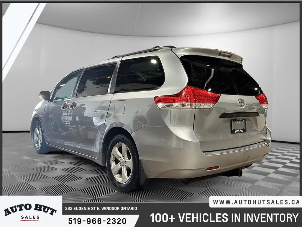 Toyota Sienna 2012 photo 4