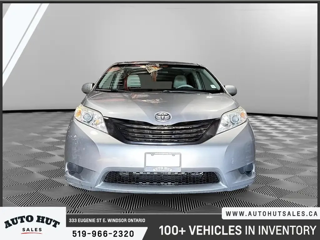 Toyota Sienna 2012 photo 2