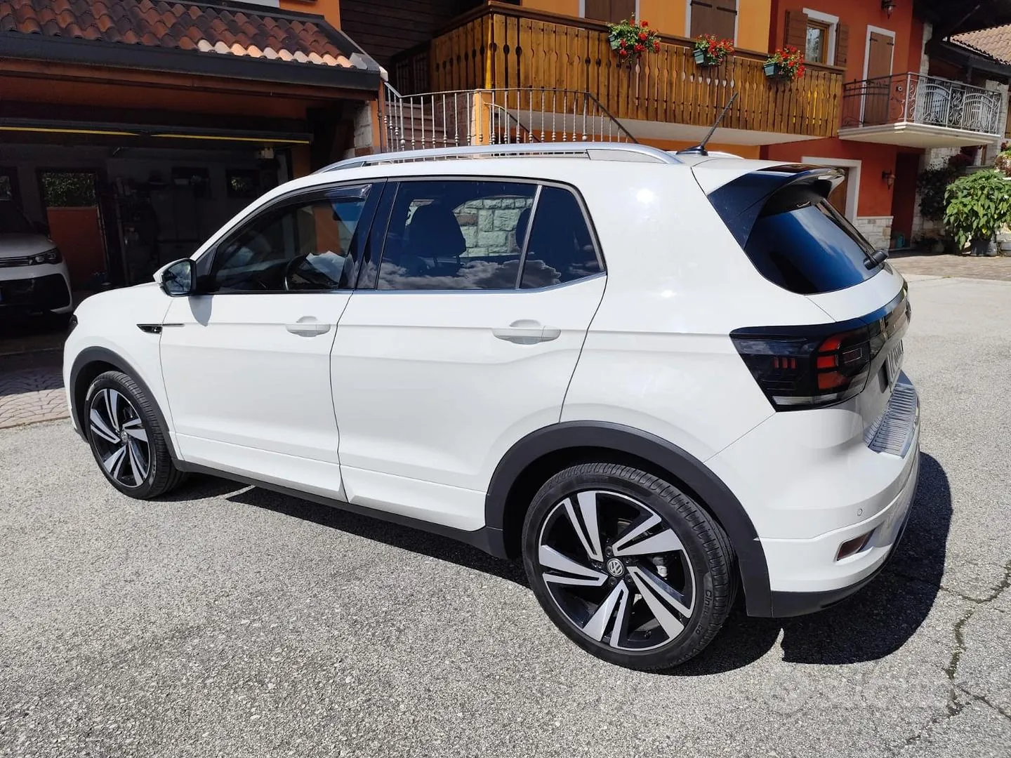 Volkswagen T-Cross 2019 photo 2