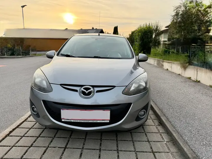 Mazda Mazda2 2014 photo 3