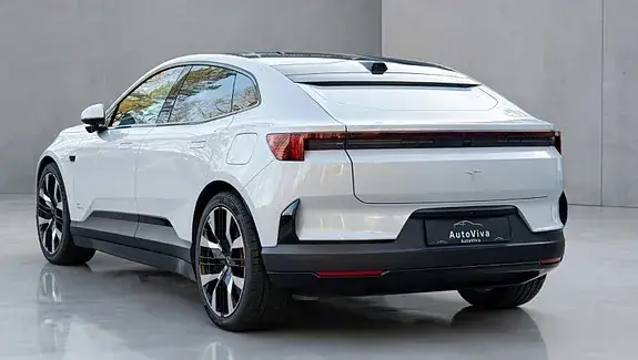 Polestar 4 2025 photo 2