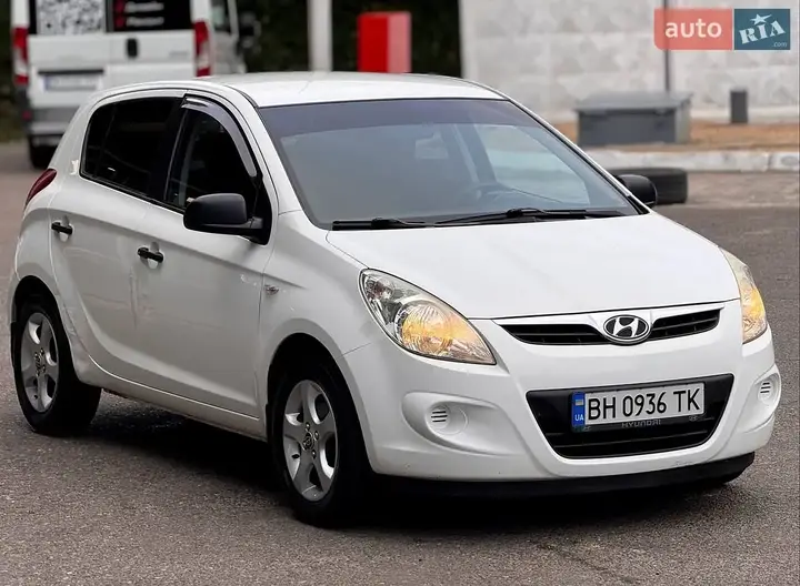 Hyundai I20 2010 photo 2