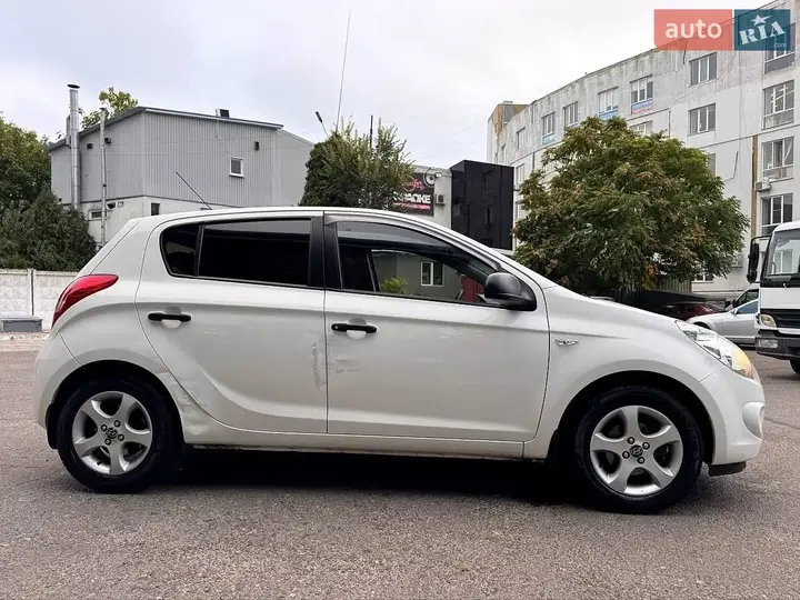 Hyundai I20 2010 photo 4